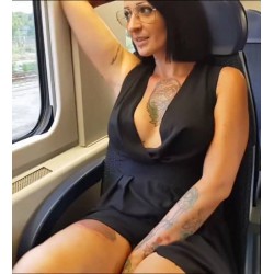 Чуках се с непознат във влака | Секс разкази