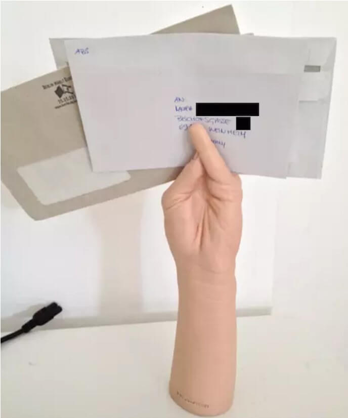 Поставка за поща направена от ръка за фистинг