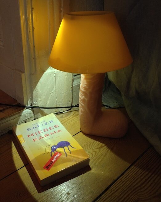 Нощна лампа от силиконов пенис за мастурбация